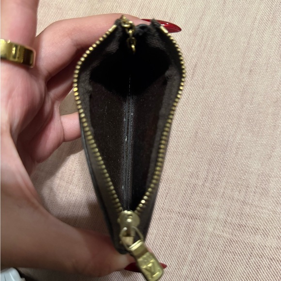 Luxury Louis Vuitton Brown Checkered Key Holder with Gold Accents - Picture 4 of 6